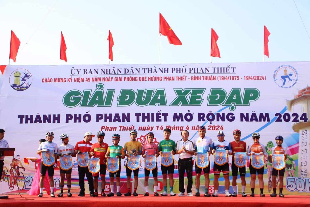  Trường THCS & THPT Lê Lợi tham gia Giải đua xe đạp Phan Thiết mở rộng năm 2024